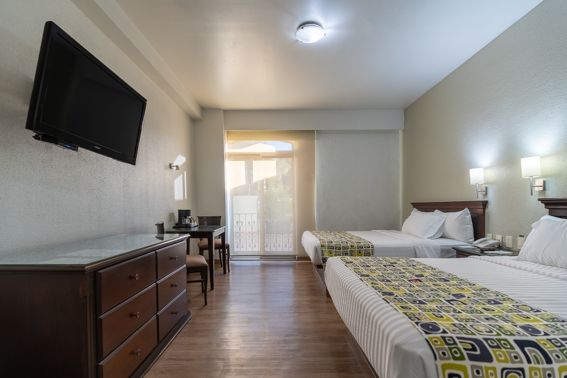 Standard HG Hotel HabitaciónDSC02587-HDR