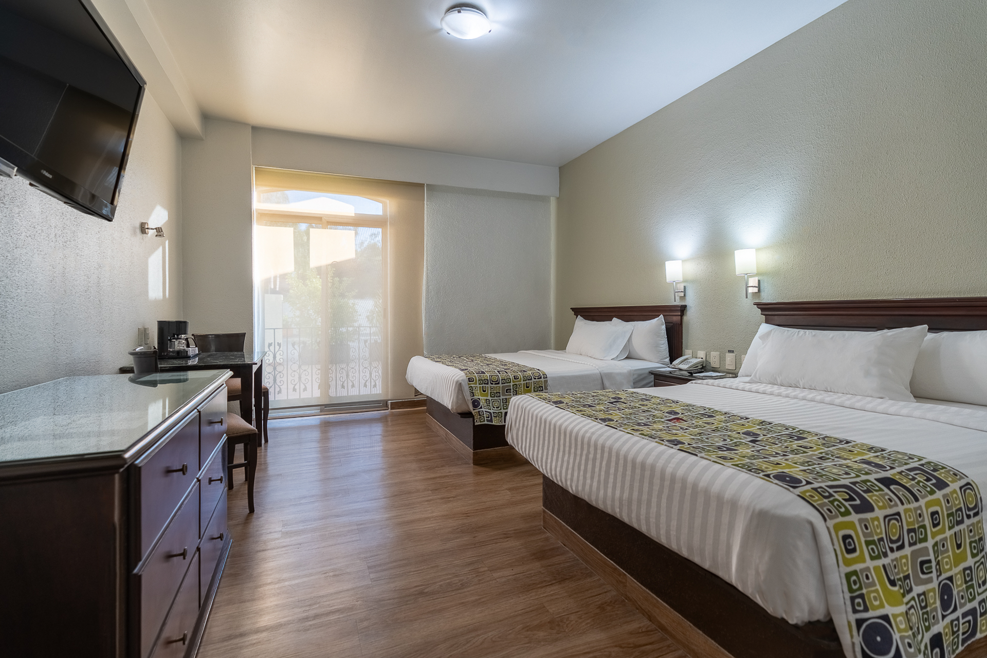 Standard HG Hotel HabitaciónDSC02597-HDR
