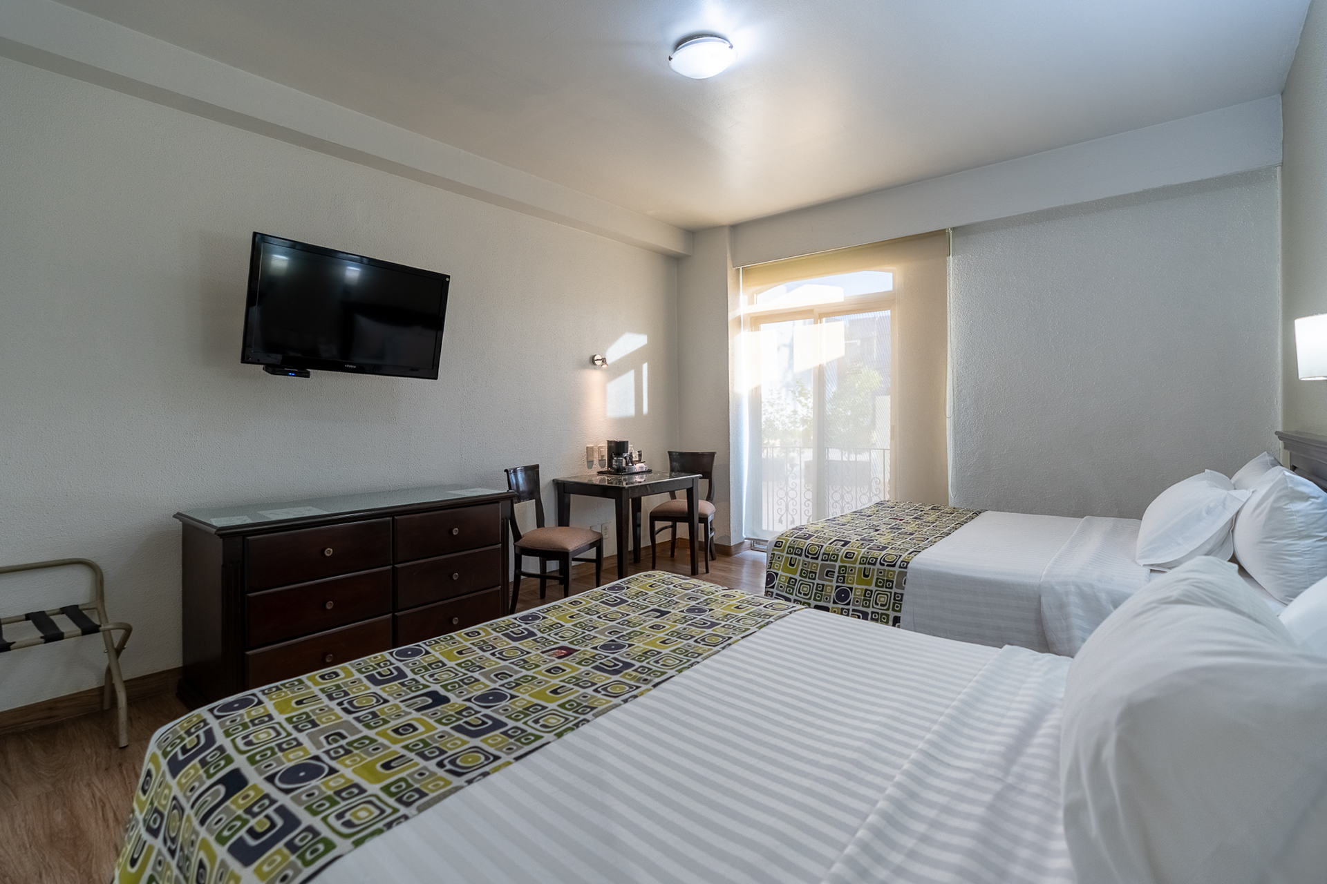 Standard HG Hotel HabitaciónDSC02612-HDR